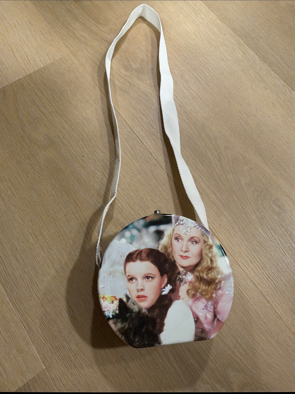 1999 Vintage The Wizard of Oz Dorothy & The Good Witch White Strap Metal Tin